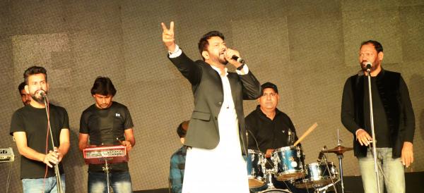 Jasbir Jassi a Famous Singer performing during 11th Youth Festival